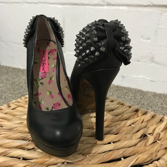 Betsey Johnson Pumps - Picture 1 of 4